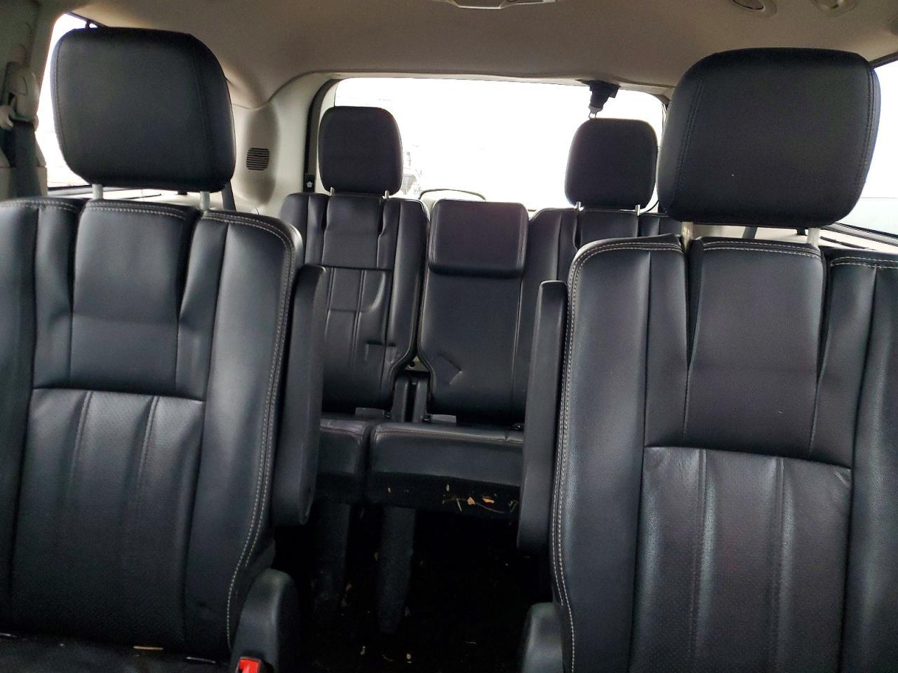 2013 Chrysler Town & Country Touring l
