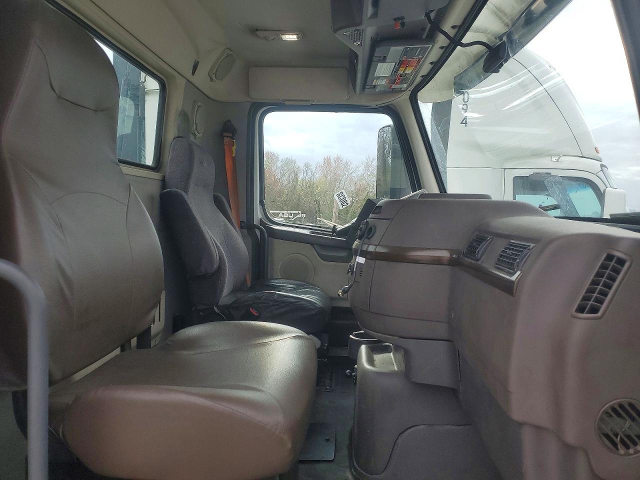 2017 Volvo VNL Semi Truck