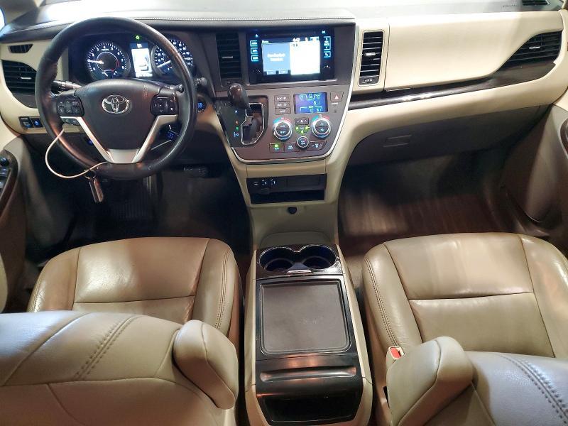 2017 Toyota Sienna xle 8-passenger