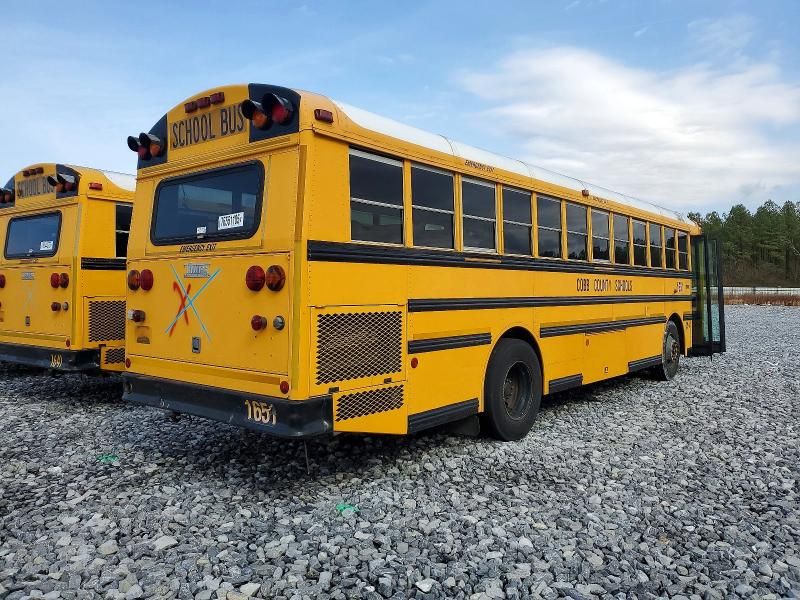 2004 Thomas Built hdx School bus