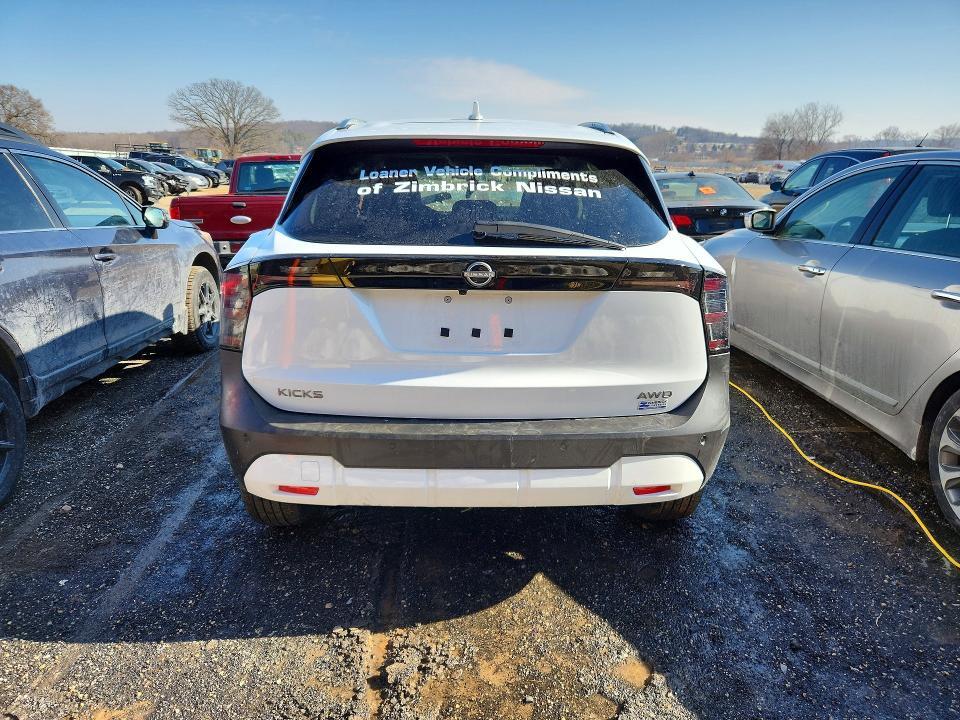2025 Nissan Kicks sv