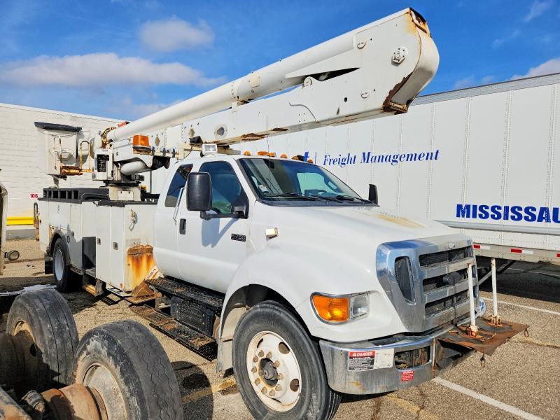 2011 Ford F750 Super Duty Bucket Truck