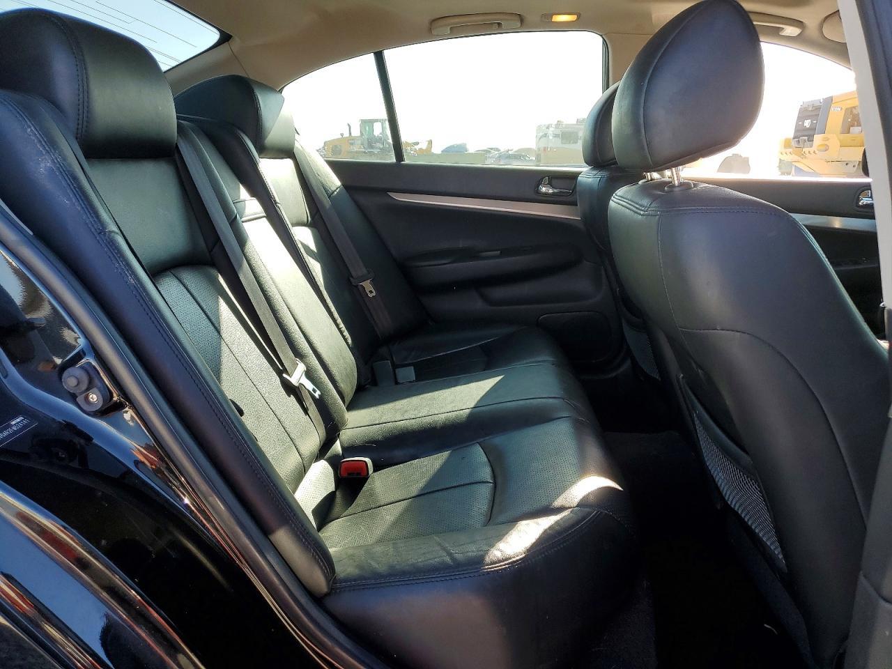 2015 Infinity Q40