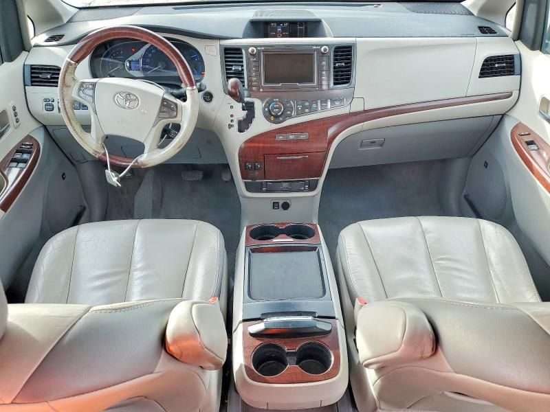 2011 Toyota Sienna xle