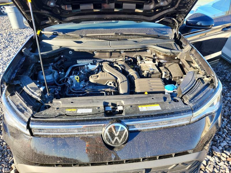 2025 Volkswagen Taos se Black