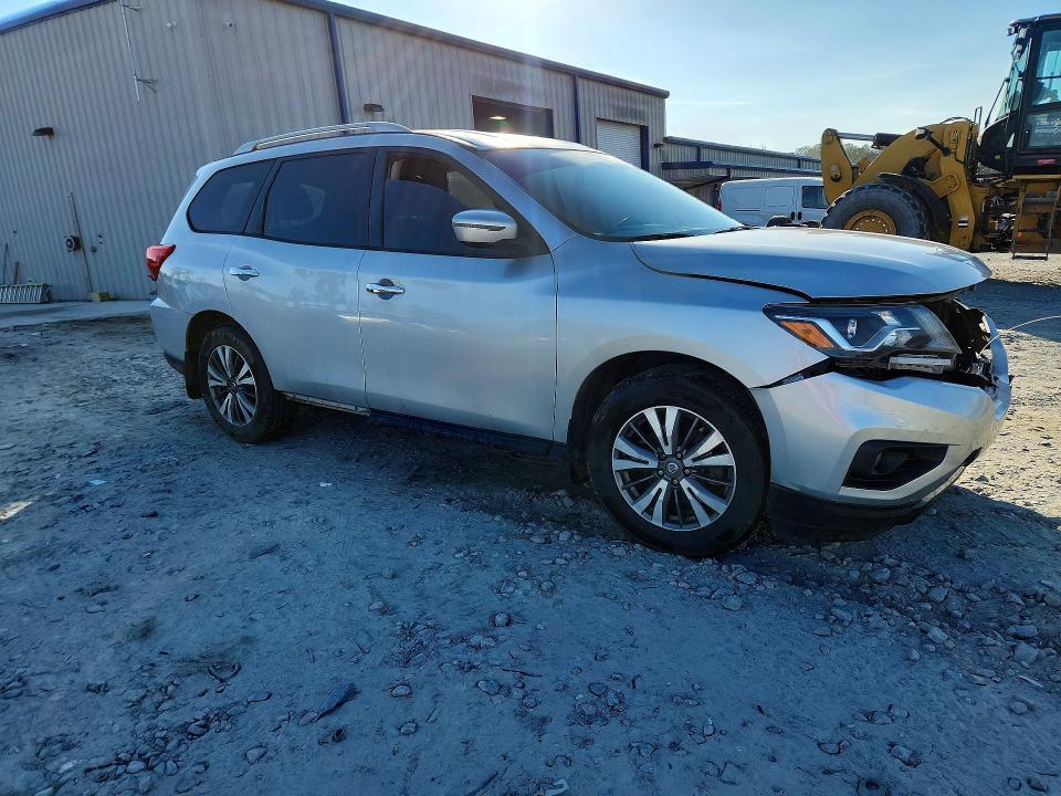 2020 Nissan Pathfinder sv