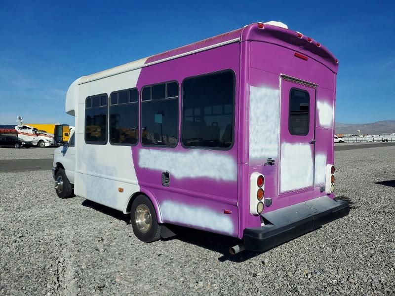 2012 Ford Econoline E450 Super Duty Cutaway van