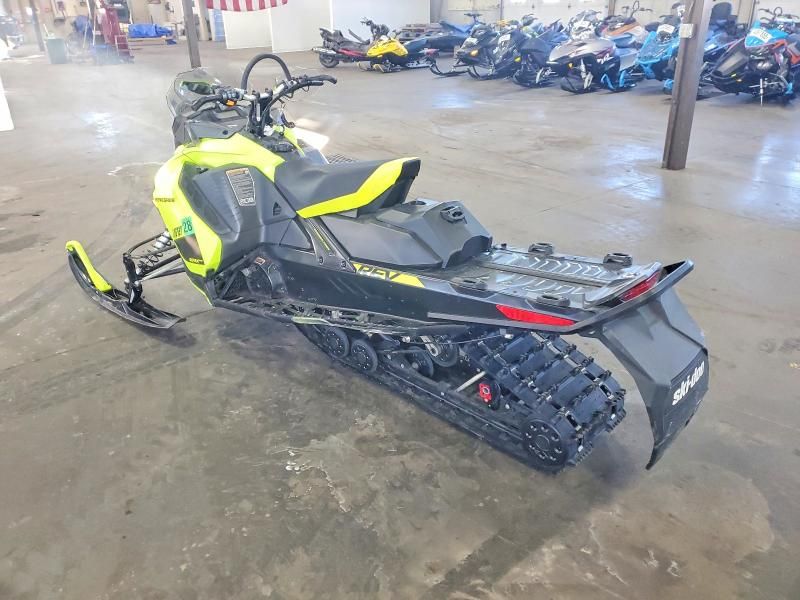 2020 Skidoo Renegade Adrenaline
