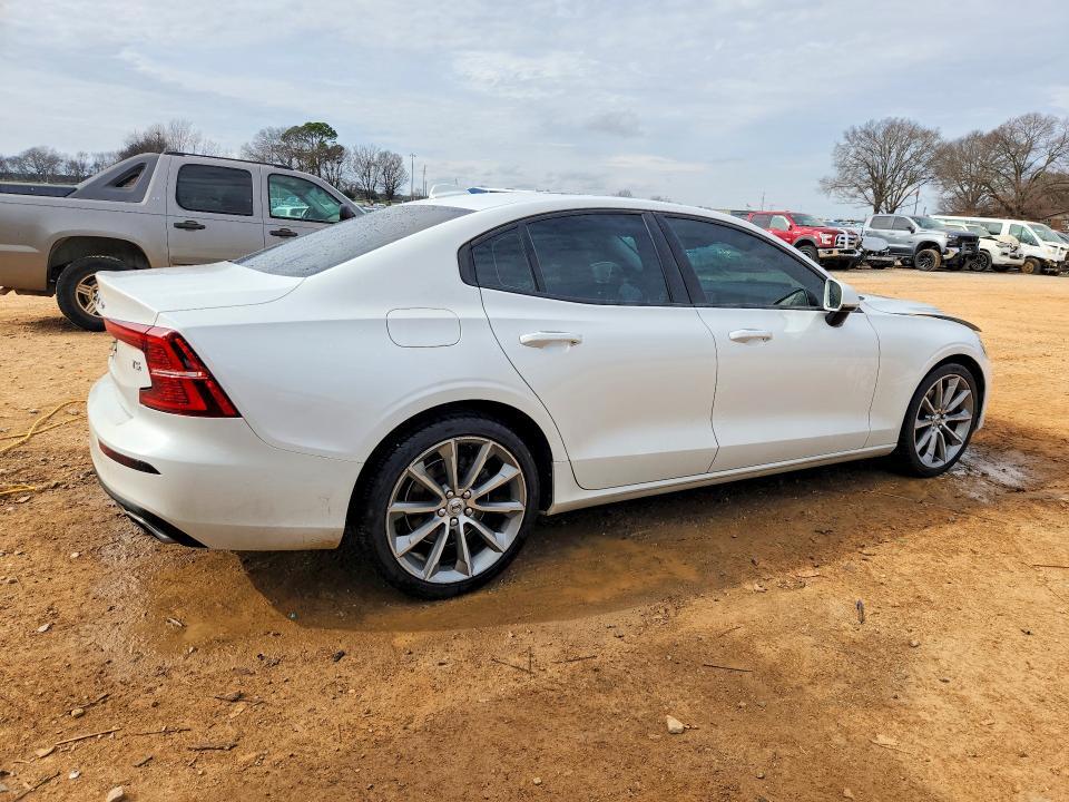 2021 Volvo S60 T5 Momentum