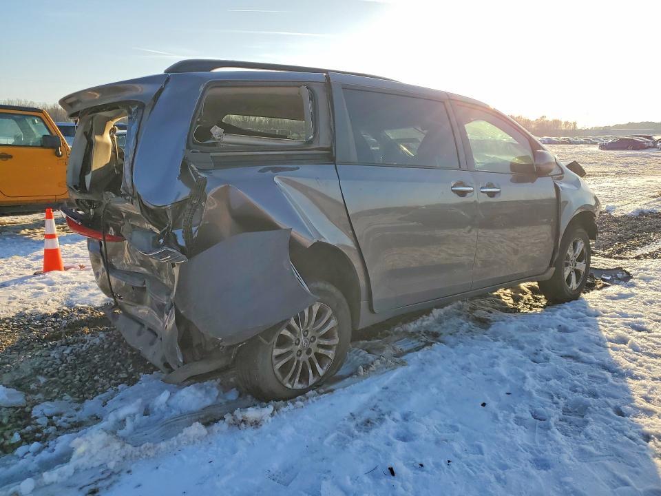 2012 Toyota Sienna xle