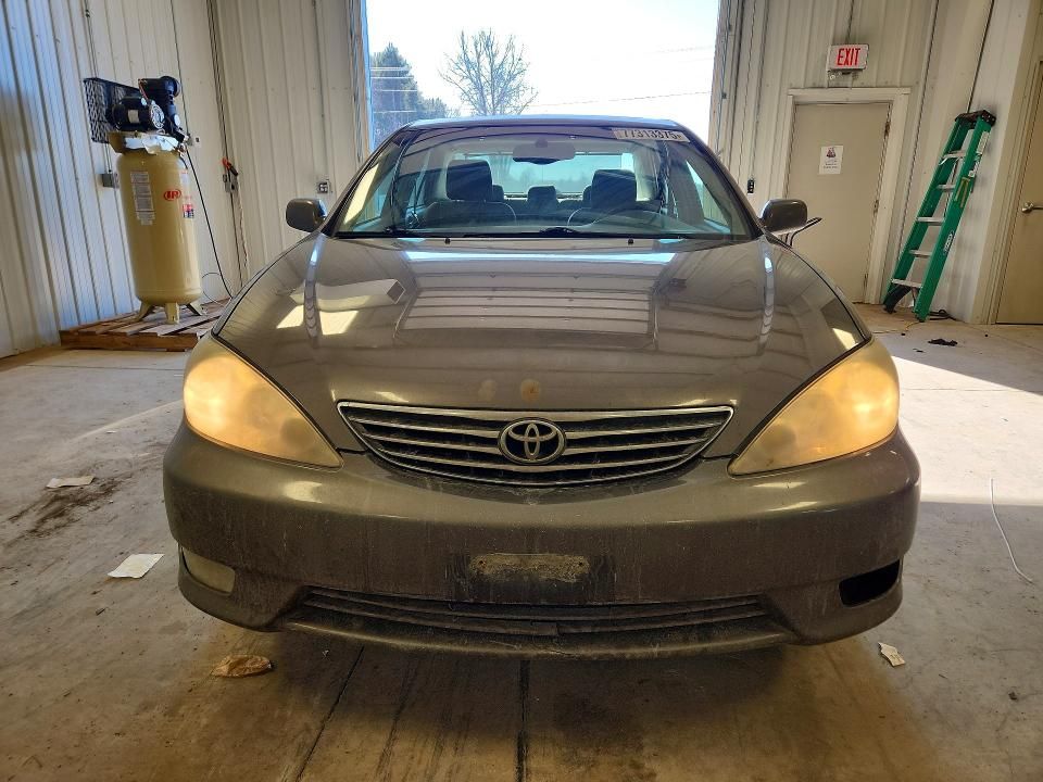 2005 Toyota Camry le