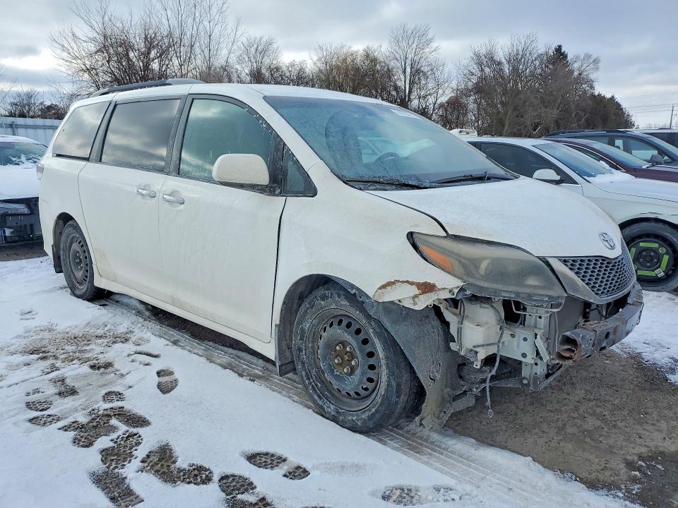 2015 Toyota Sienna Sport