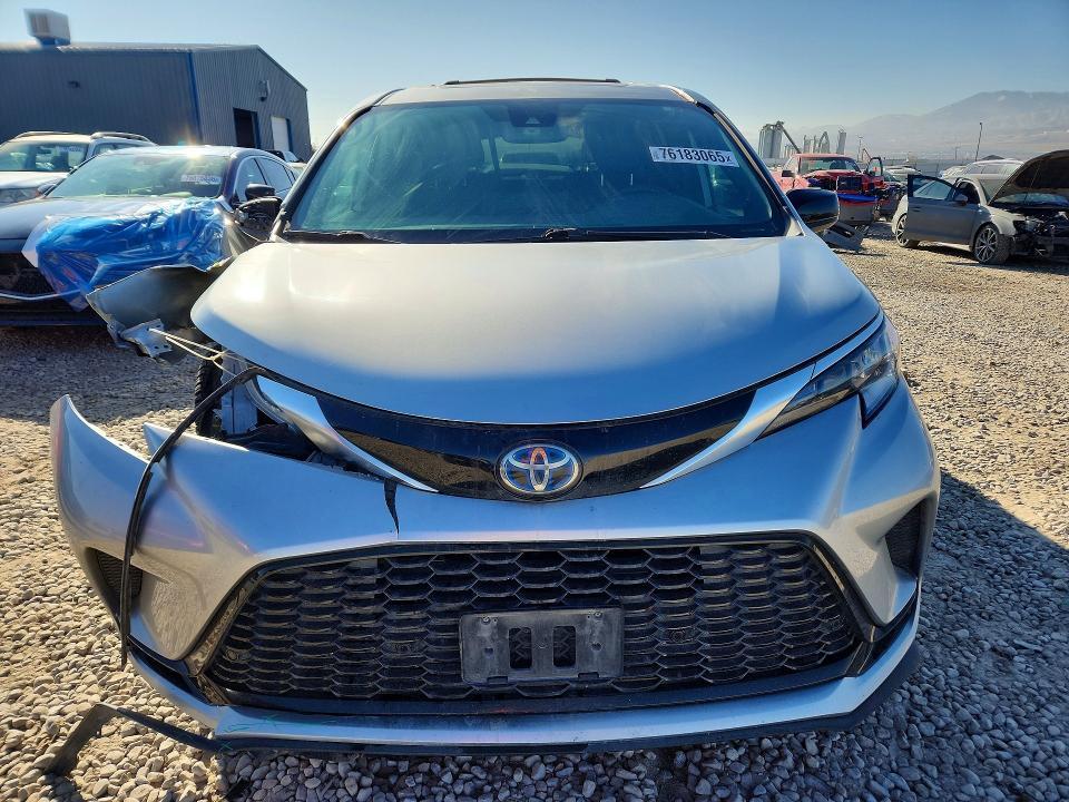 2021 Toyota Sienna xse