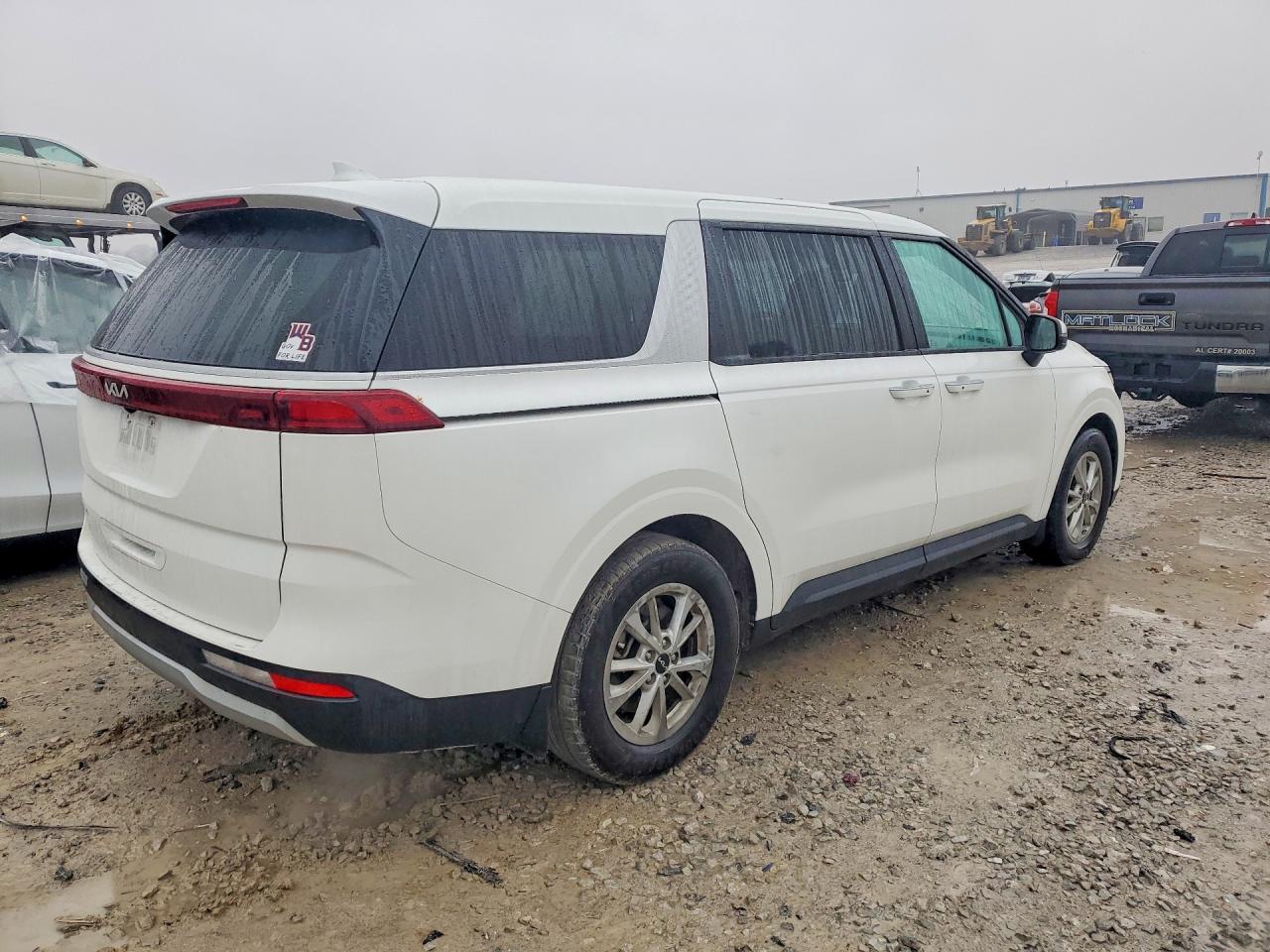 2023 KIA Carnival lx