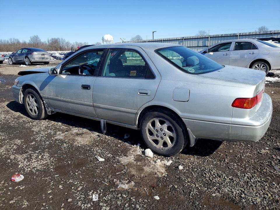2000 Toyota Camry le
