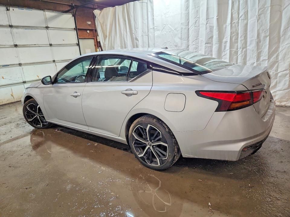 2025 Nissan Altima sr