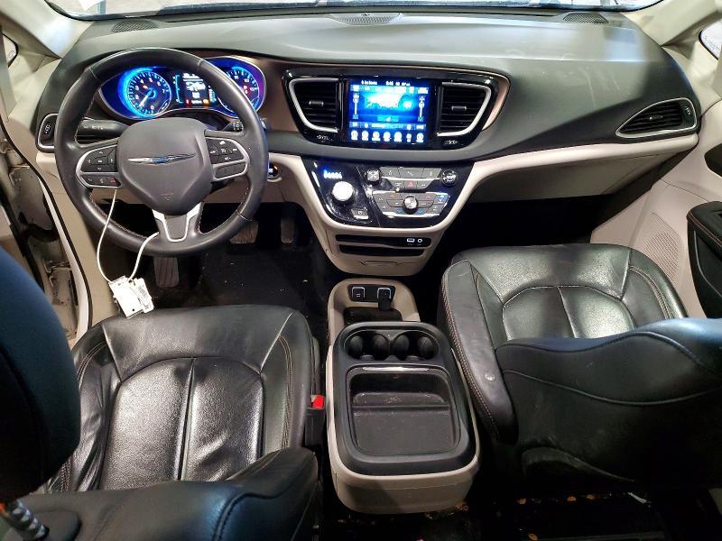 2017 Chrysler Pacifica Touring l