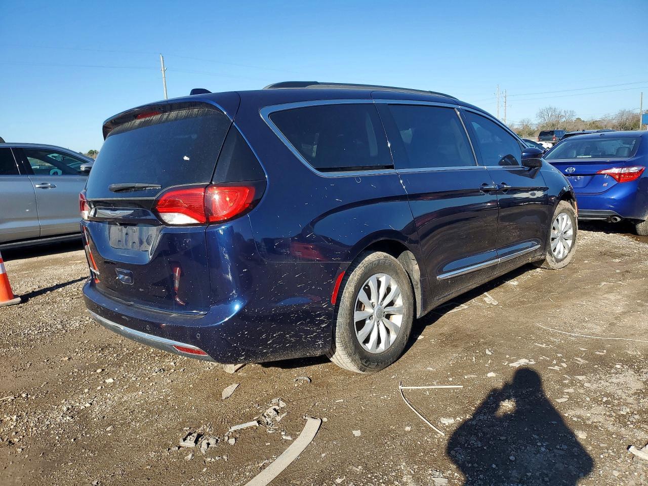 2017 Chrysler Pacifica Touring l