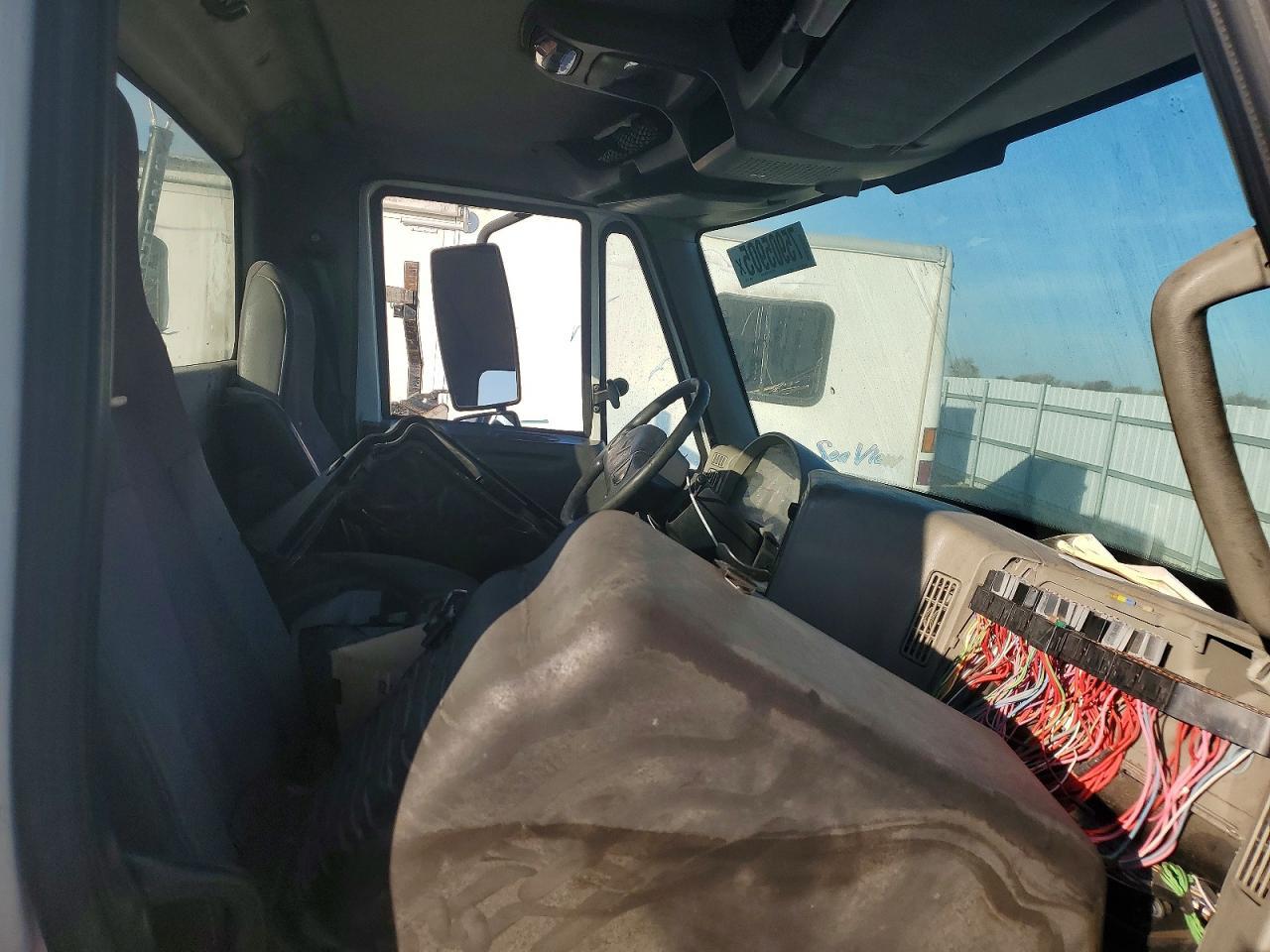 2013 International 8600 Semi Truck