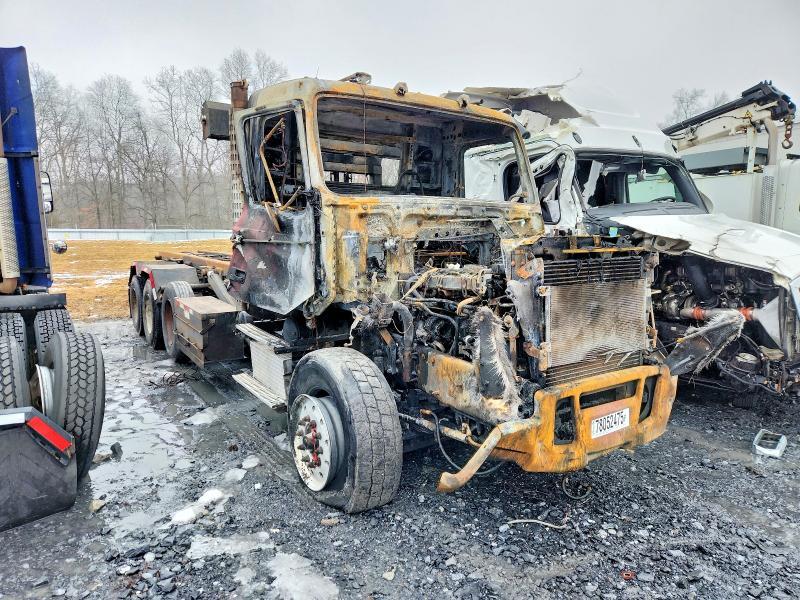 2004 Volvo VHD