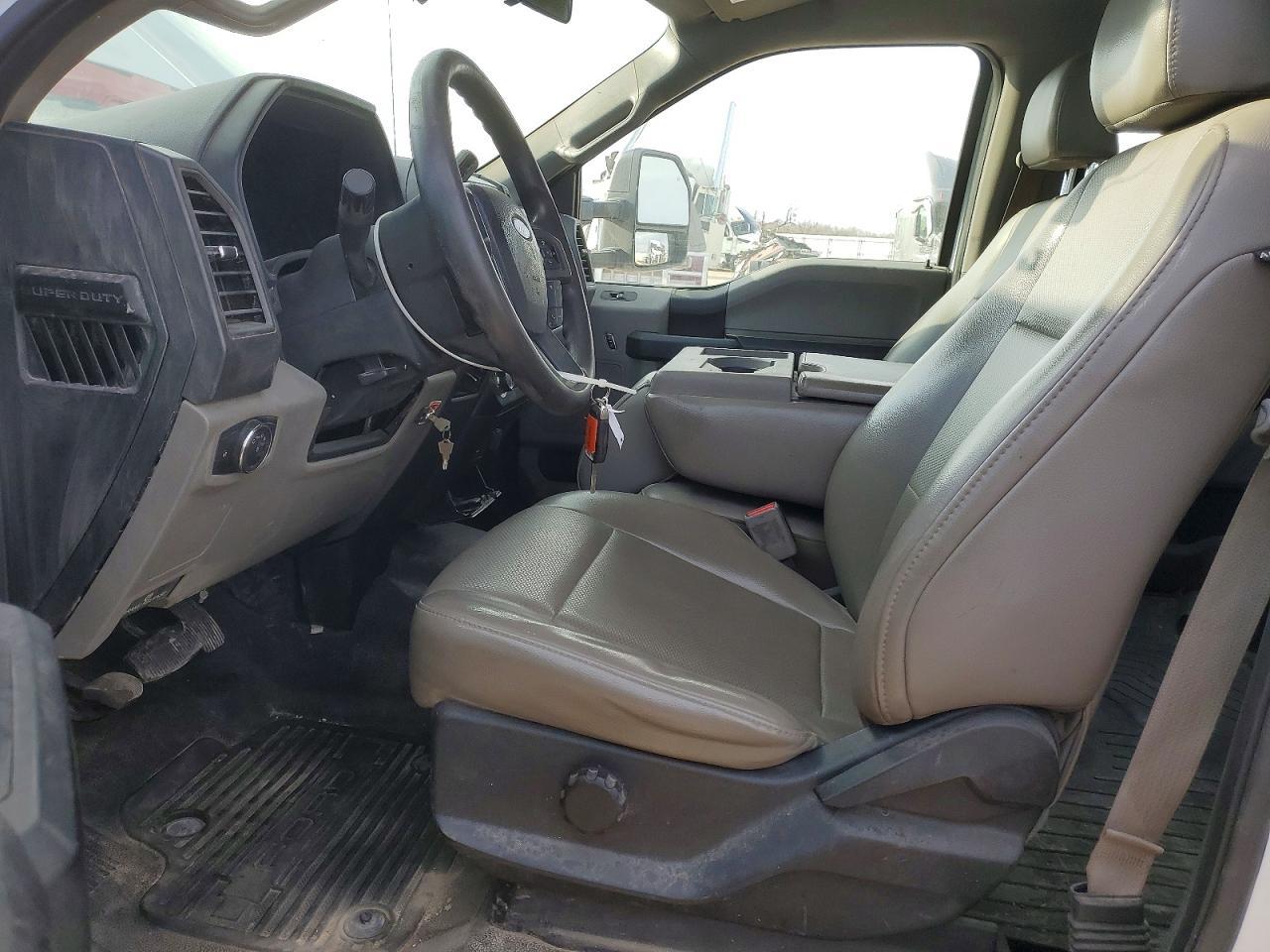 2017 Ford F450 Super Duty Flatbed Truck