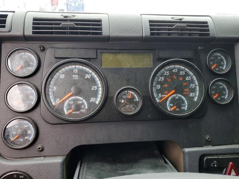 2017 Freightliner Cascadia 125 Semi Truck