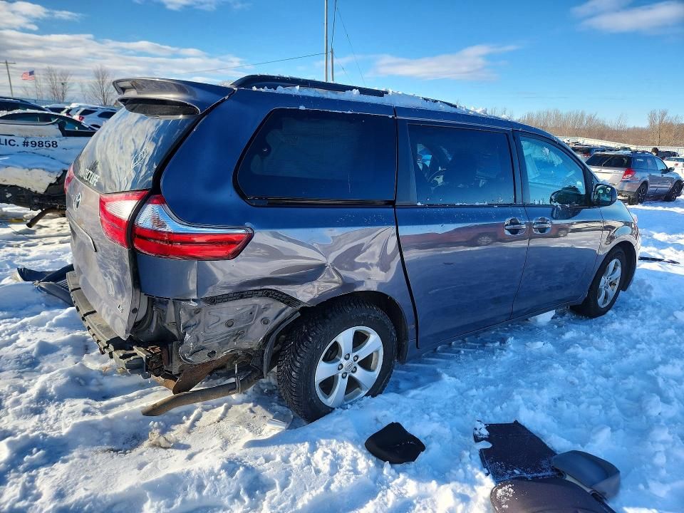 2015 Toyota Sienna le