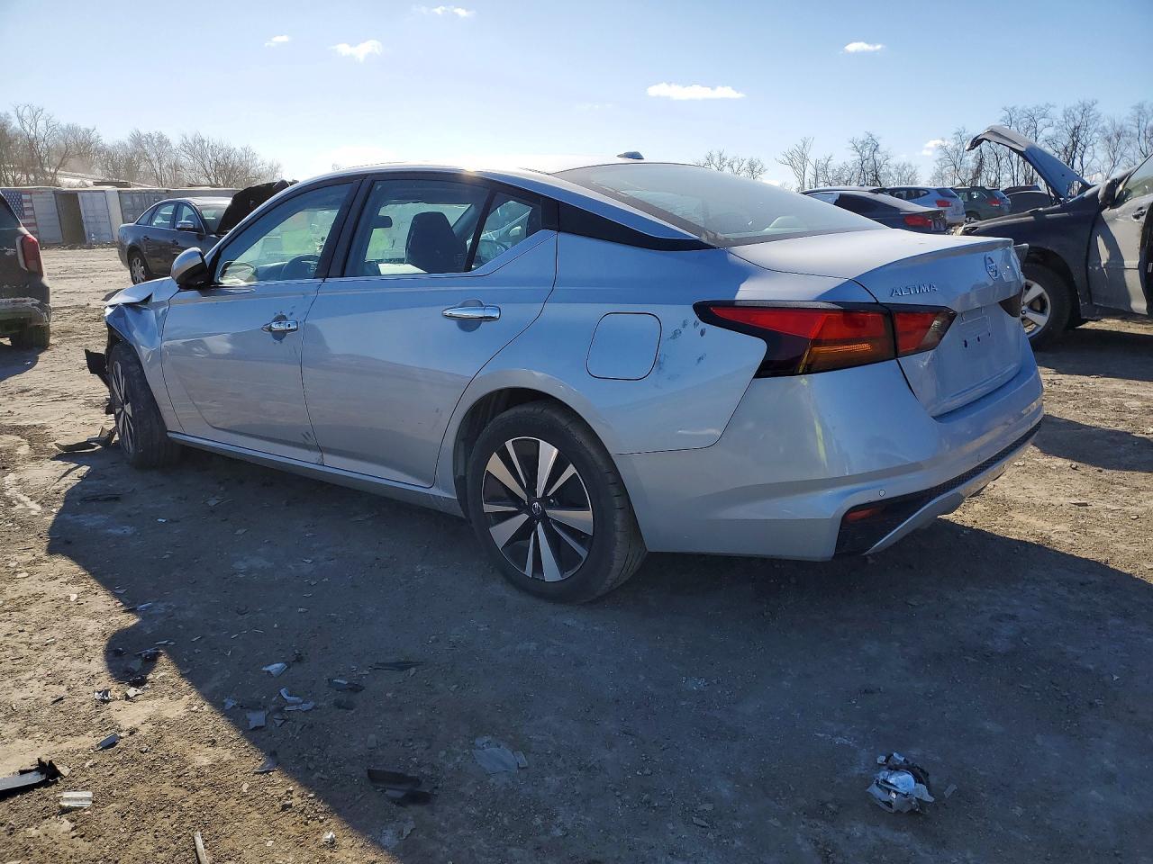 2021 Niss Altima sv