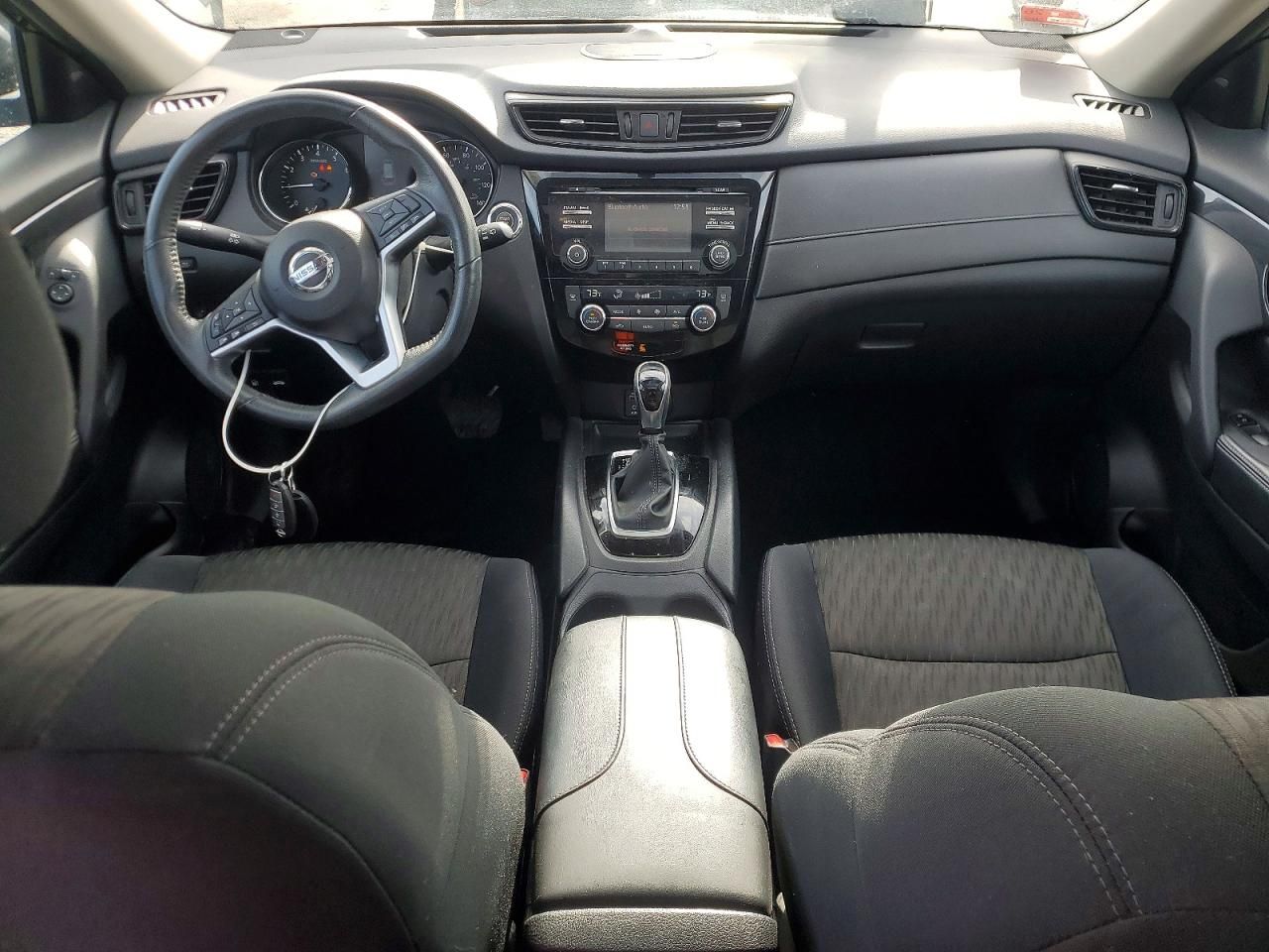 2017 Nissan Rogue sv