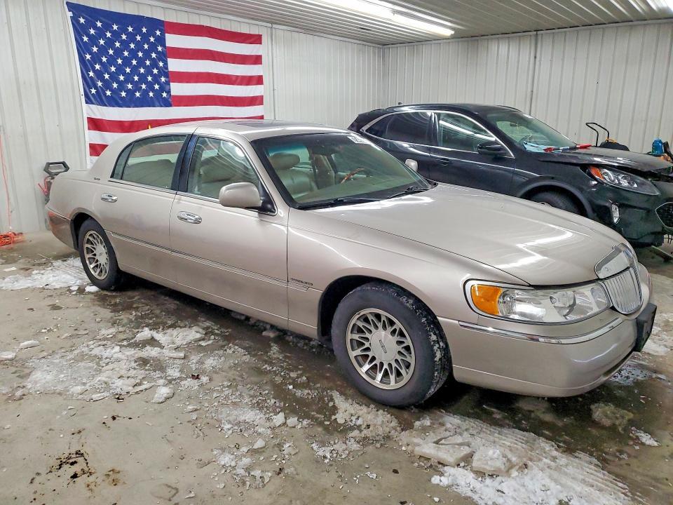 2002 Lincoln Town car Signature