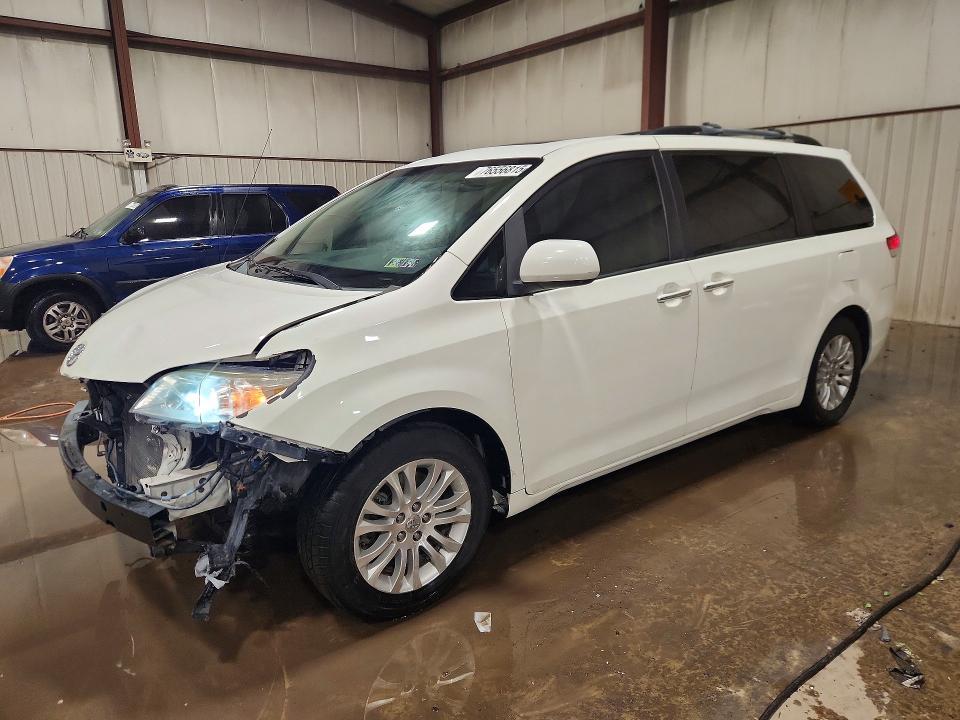 2014 Toyota Sienna xle