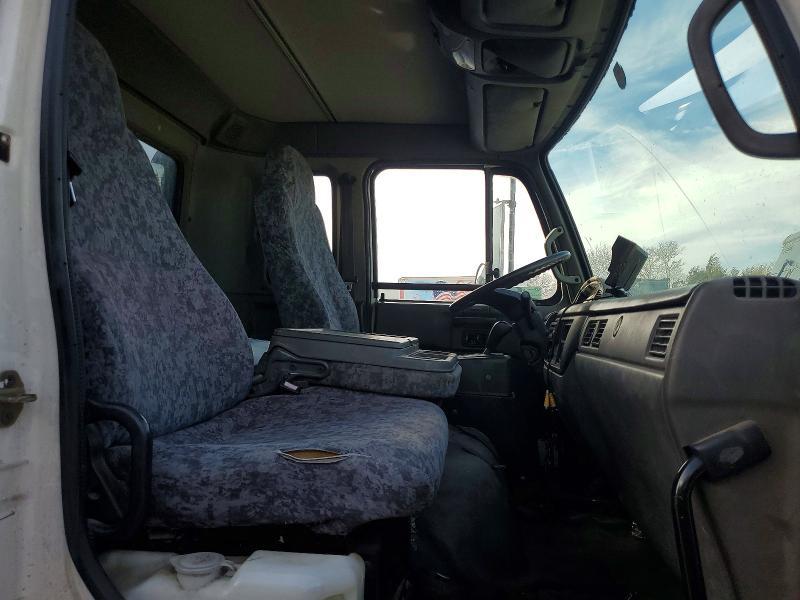 2004 Nissan Diesel 2004 UD UD2600 BOX Truck