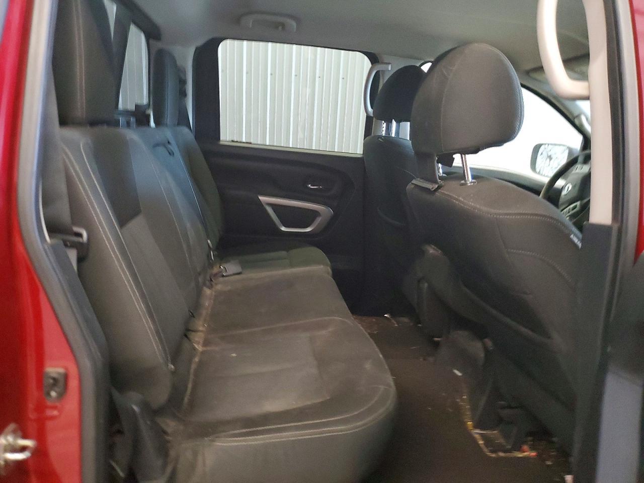 2017 Nissan Titan SV