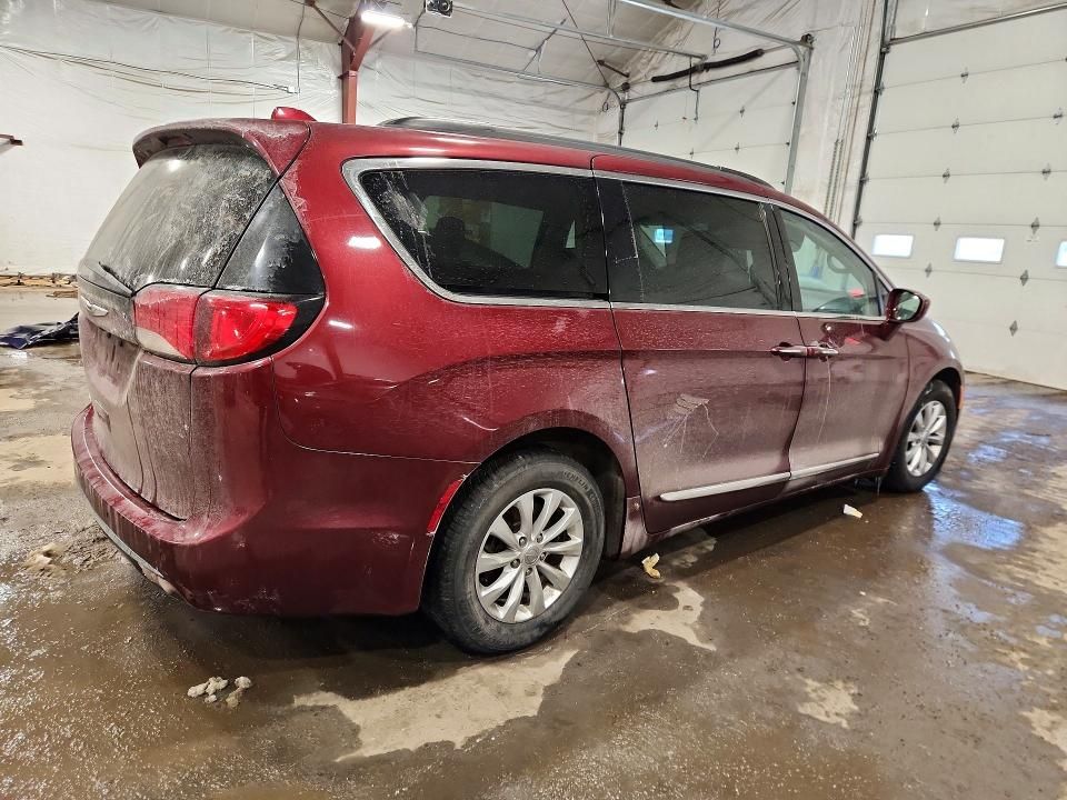 2017 Chrysler Pacifica Touring l