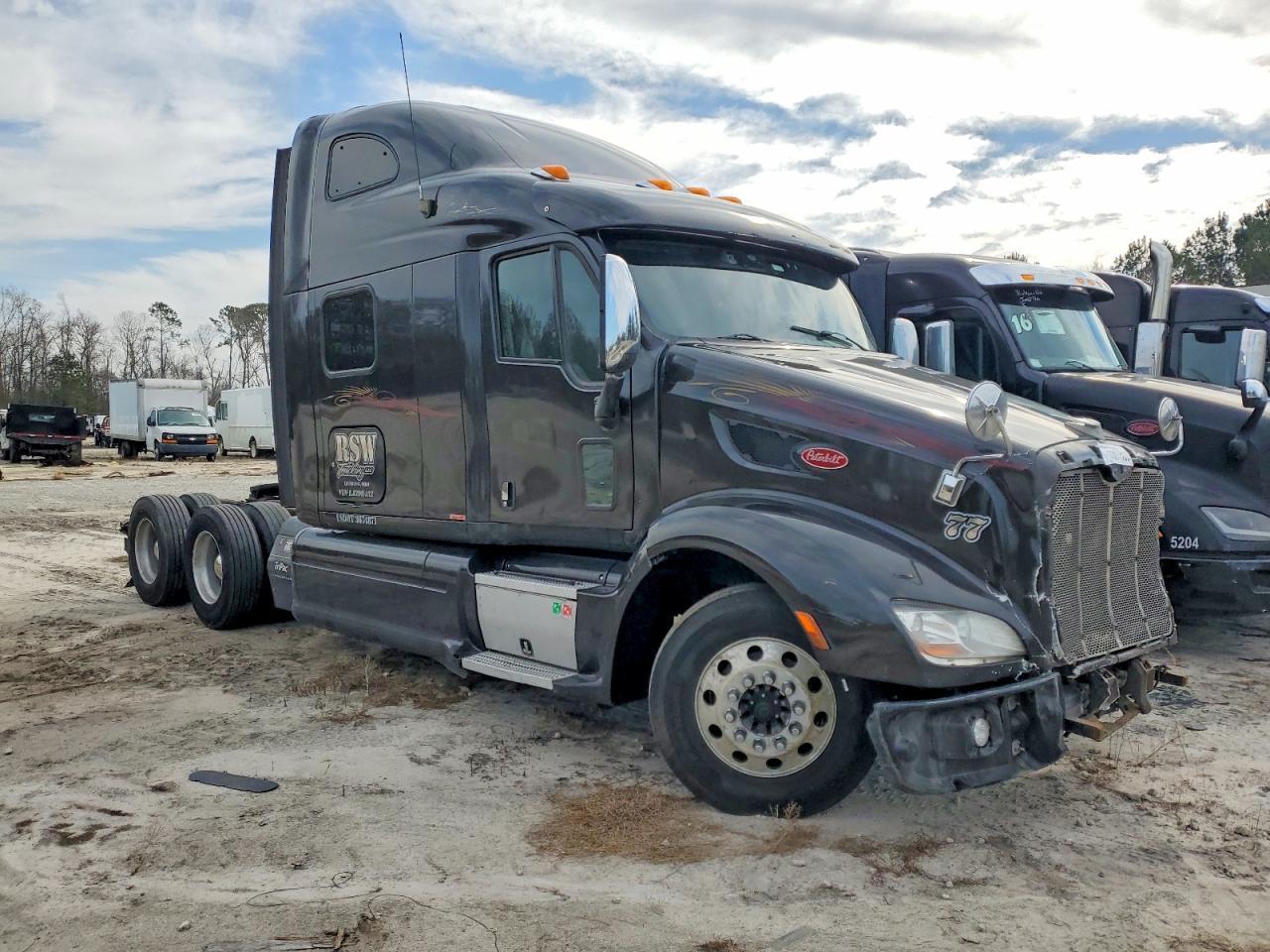 2015 Peterbilt Tractor 587-Semi Truck