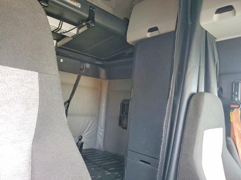 2021 Freigliner 2021 Freightliner Cascadia 126 Semi Truck