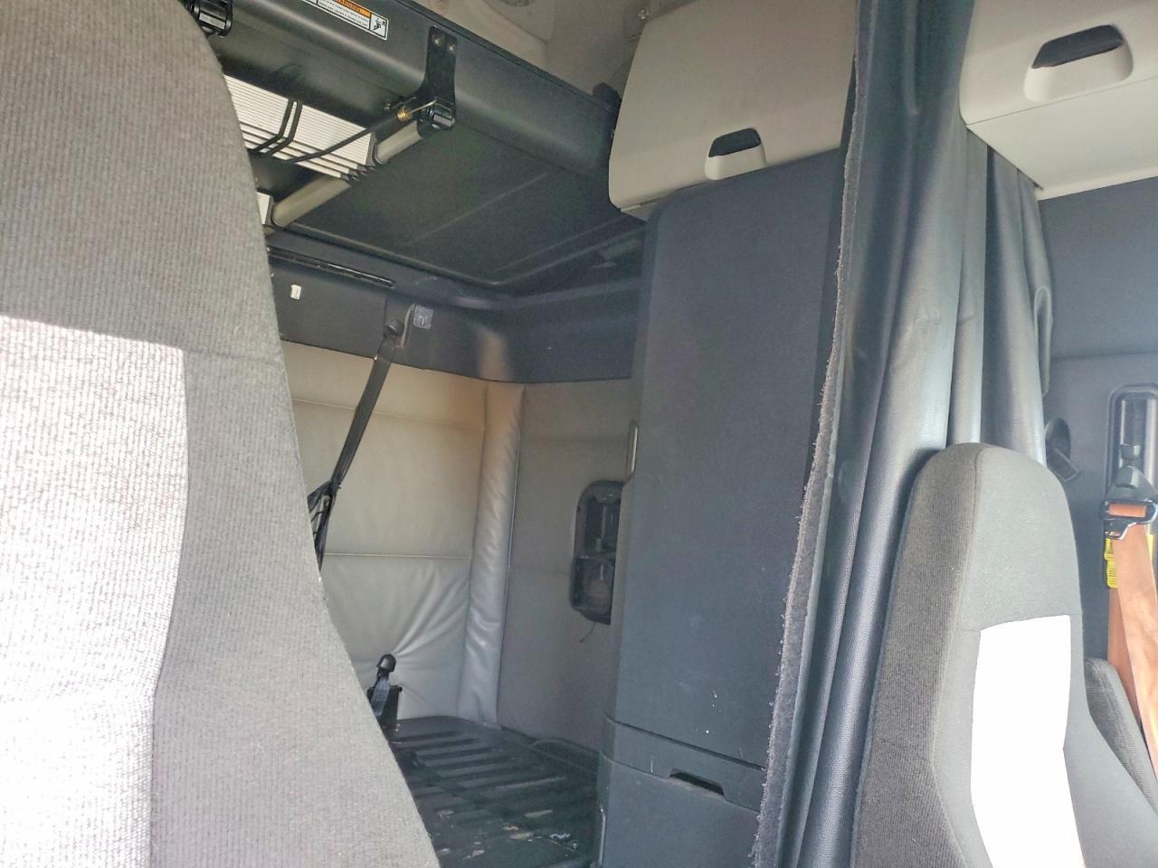 2021 Freigliner 2021 Freightliner Cascadia 126 Semi Truck