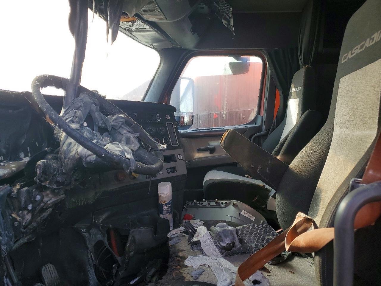 2019 Freightliner Cascadia 126 Semi Truck