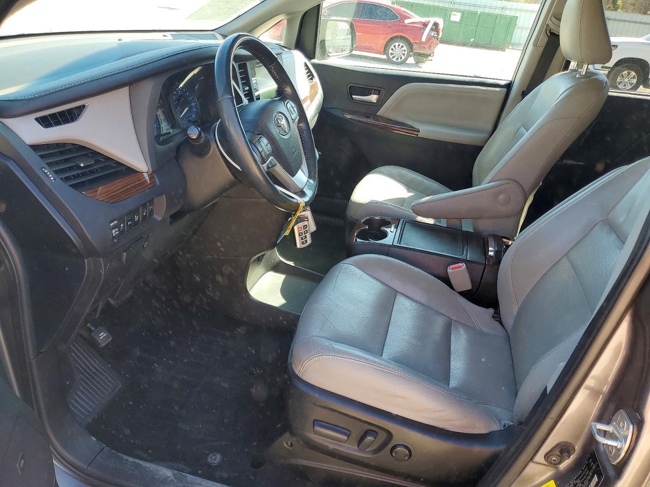 2017 Toyota Sienna xle