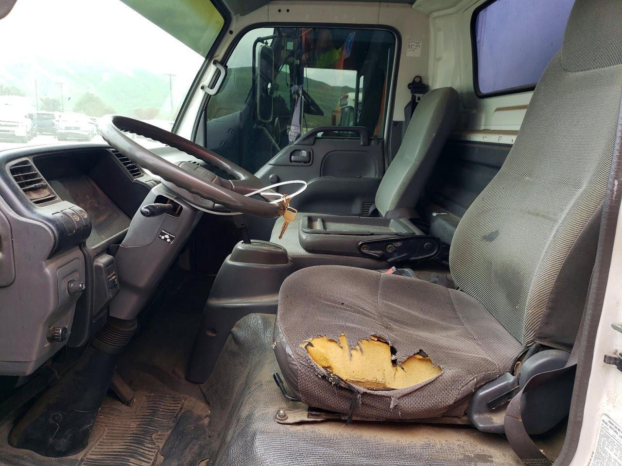 2003 Chevrolet W 3500 BOX Truck