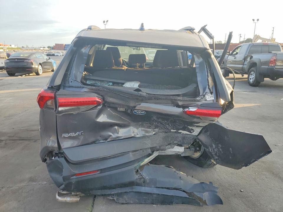 2020 Toyota Rav4 le