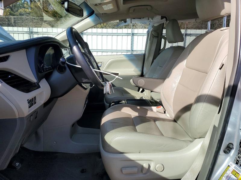 2017 Toyota Sienna xle Premium 8-passenger