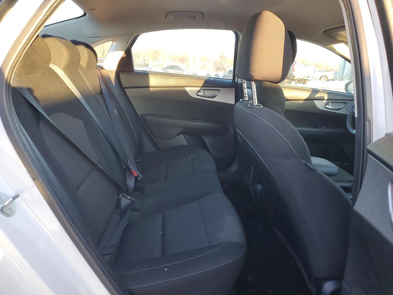 2023 KIA Forte lx