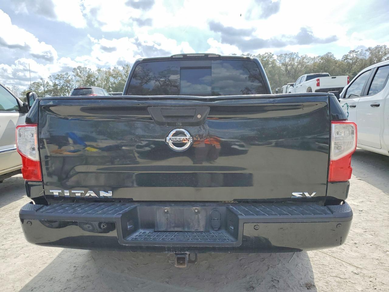 2017 Nissan Titan SV