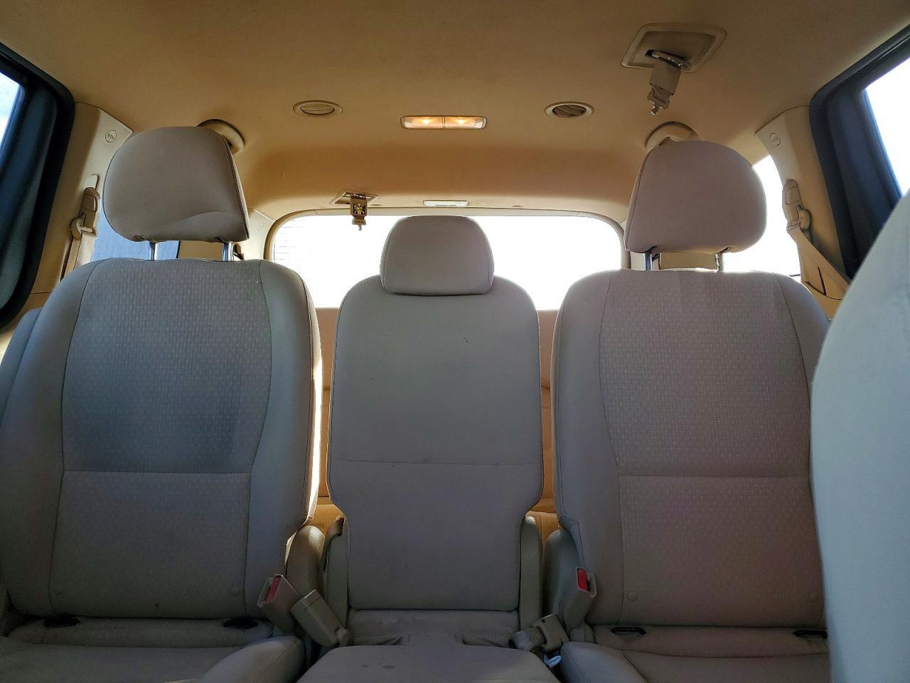 2016 KIA Sedona lx