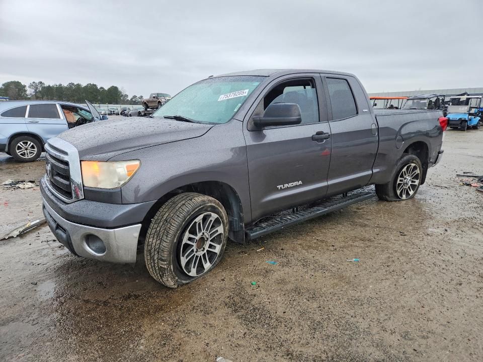 2013 Toyota Tundra Double cab SR5