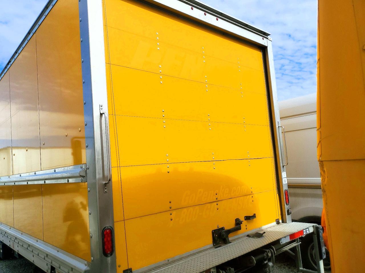 2022 Isuzu NPR HD BOX Truck