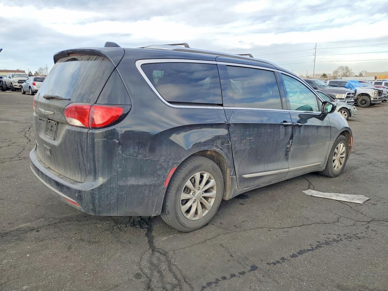 2018 Chrysler Pacifica Touring l