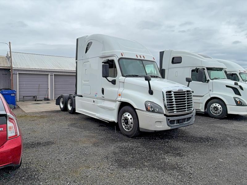 2016 Frht Cascadia 1-Trucks Truck Cab AND Chassi