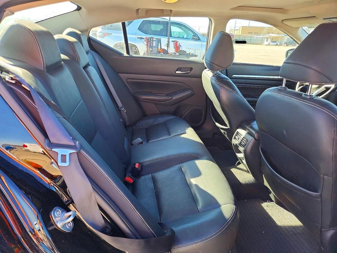 2019 Niss Altima 2.0 Platinum